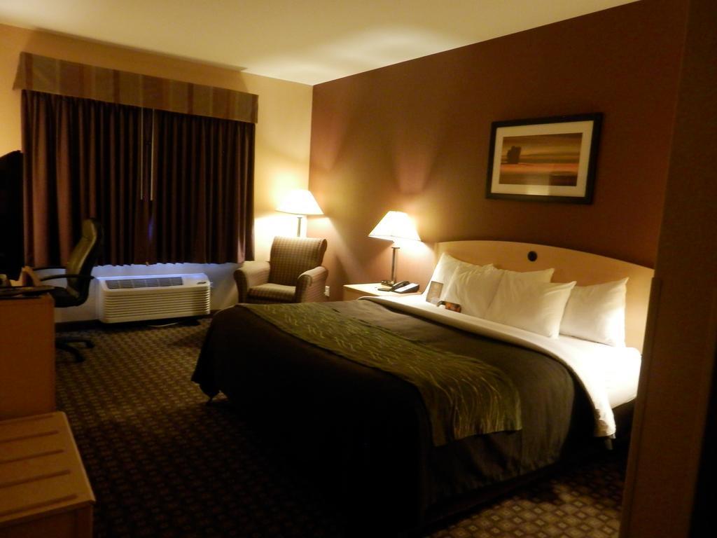 Quality Inn & Suites Loveland Exterior photo